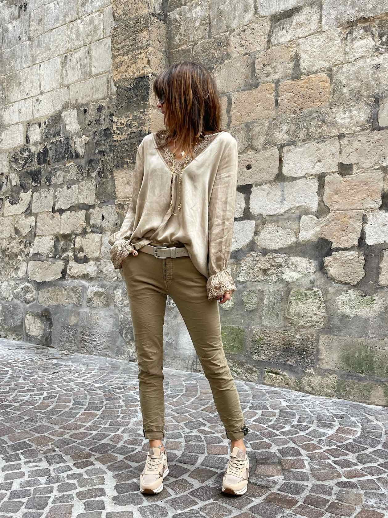 Top dentelle camel
