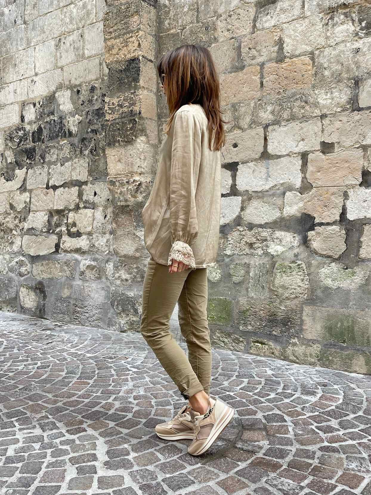 Top dentelle camel