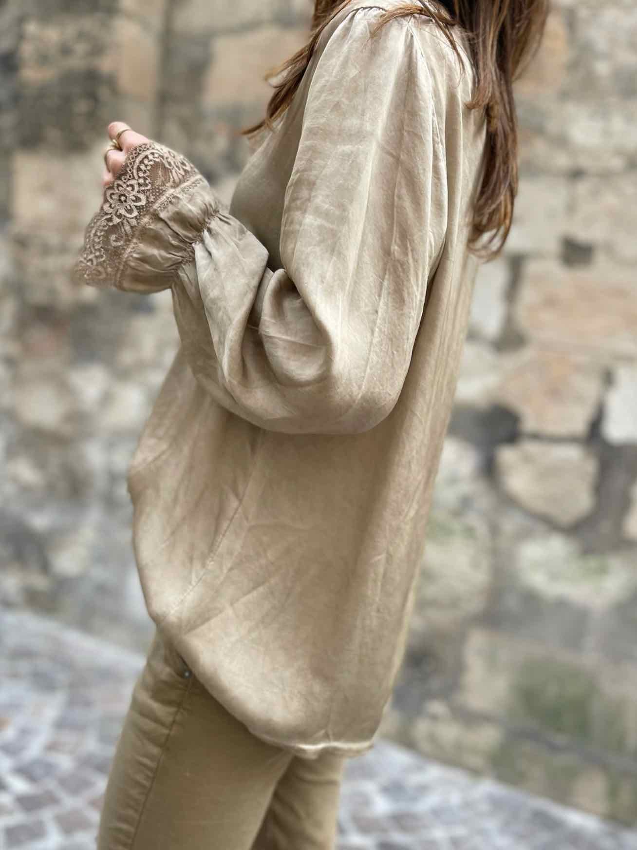 Top dentelle camel