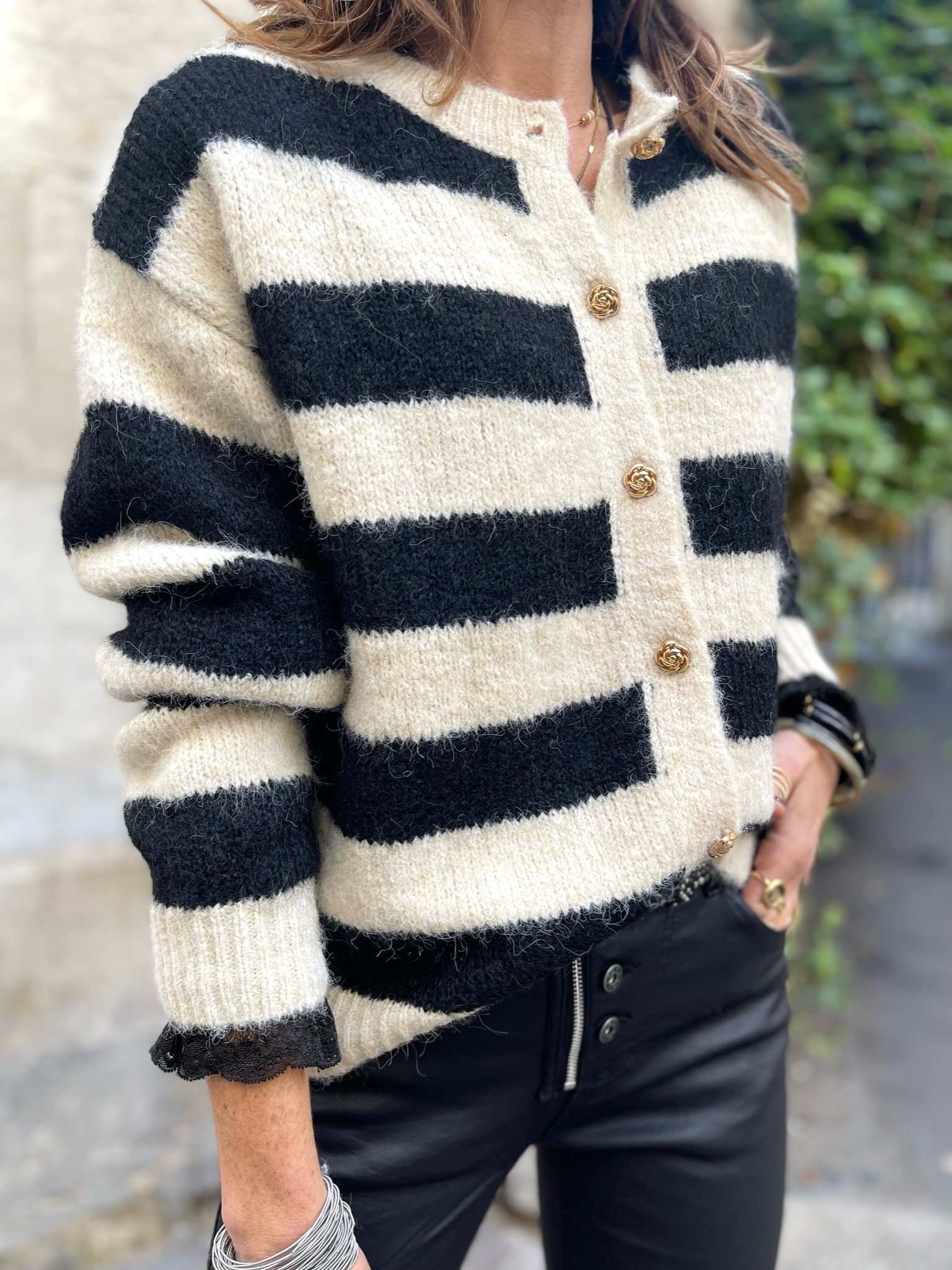 Gilet rayé boutons or