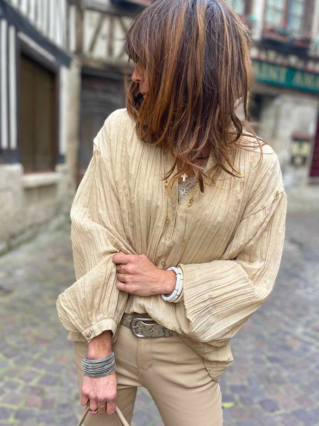 Blouse plissée camel