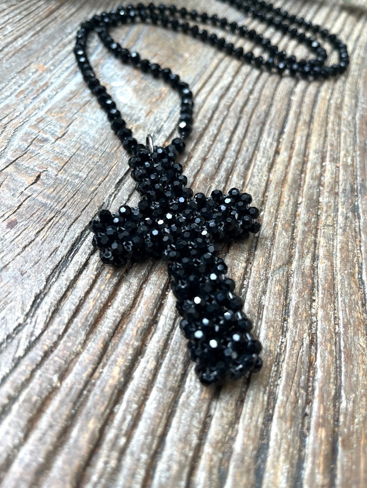 Collier croix noire