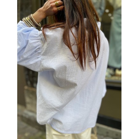 Blouse bleue rayée