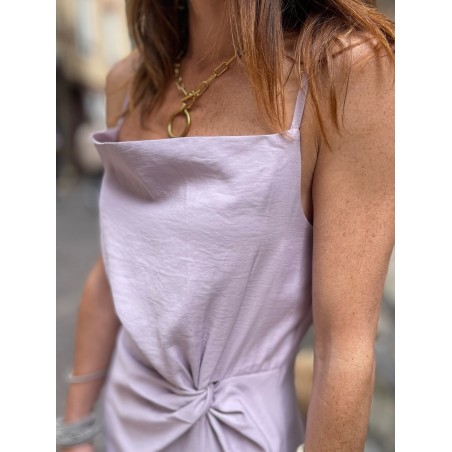 Robe lilas froncée
