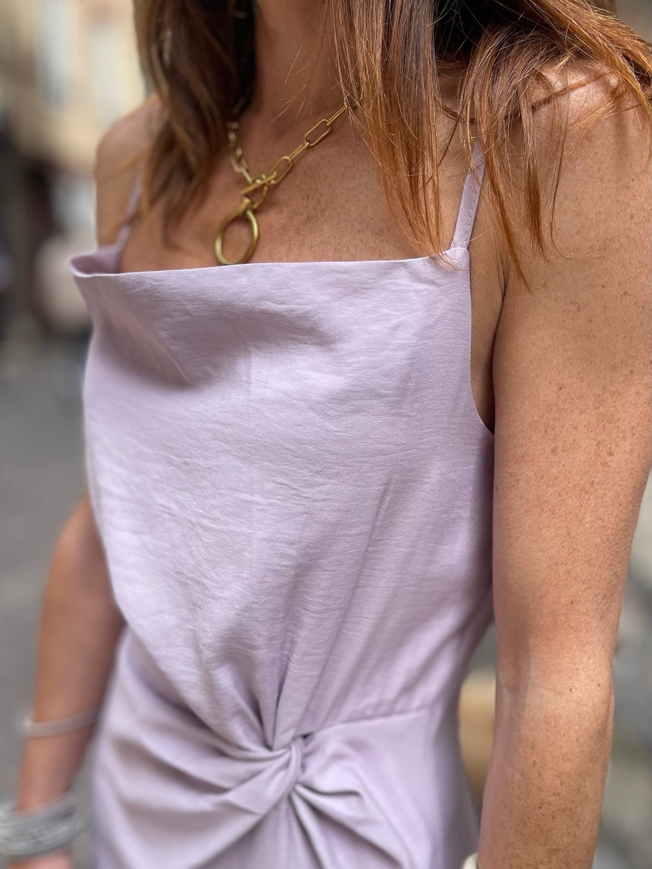 Robe lilas froncée