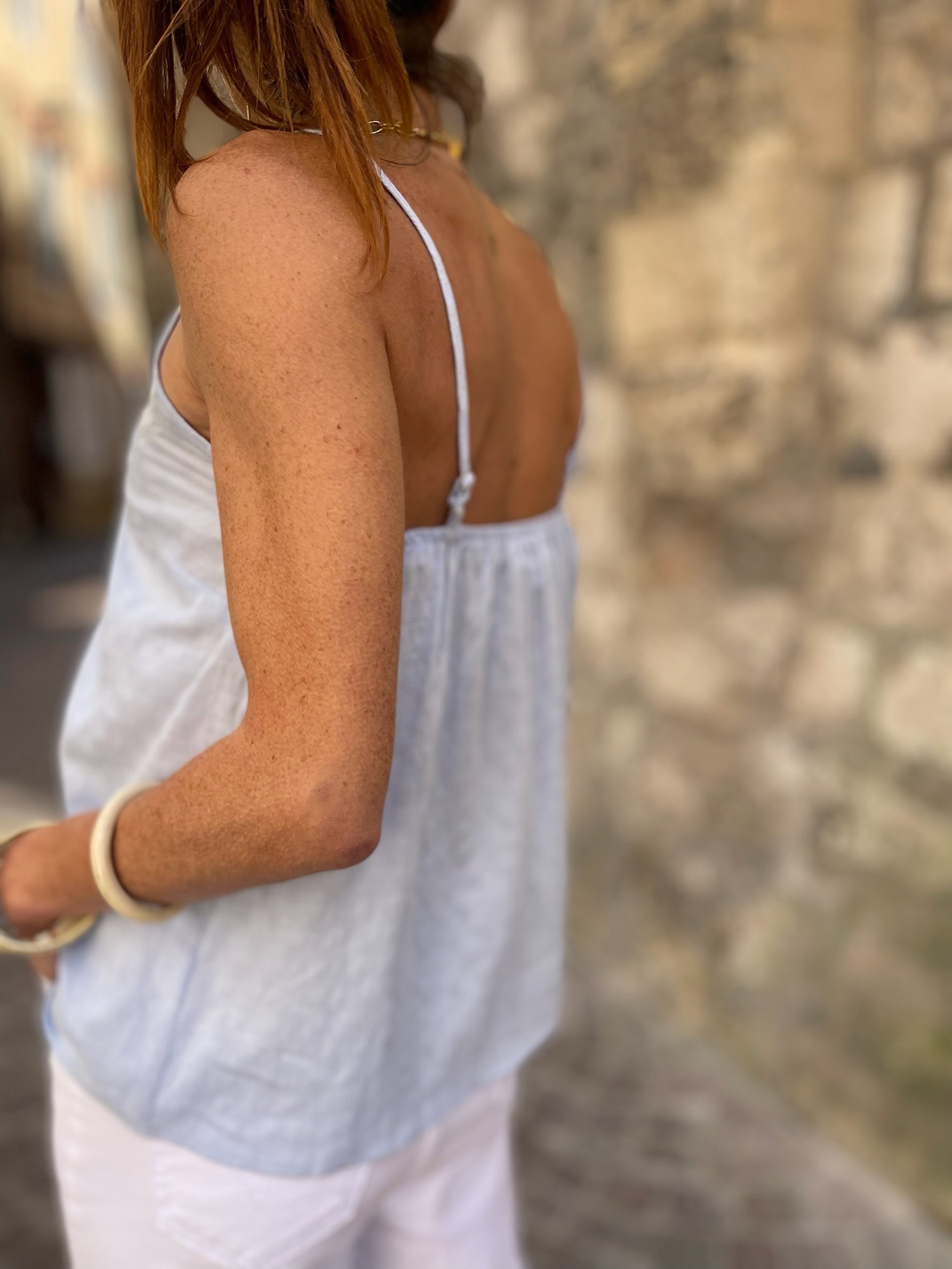 Top broderie bleu