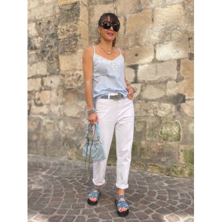 Top broderie bleu