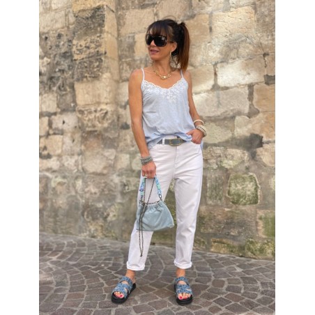 Top broderie bleu
