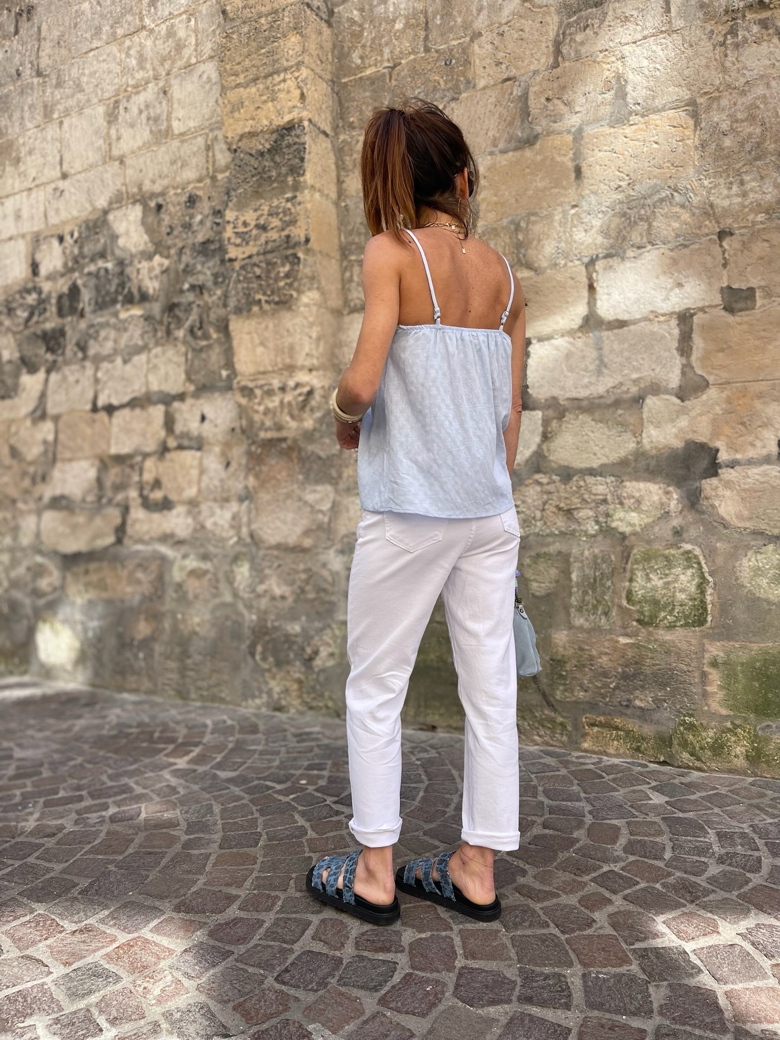 Top broderie bleu