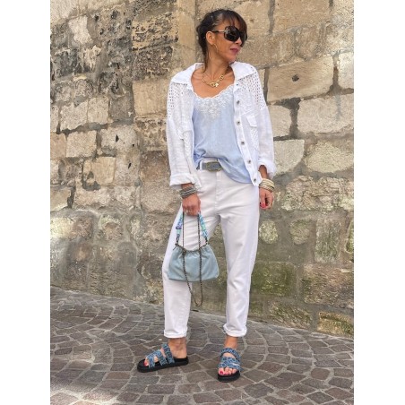 Top broderie bleu
