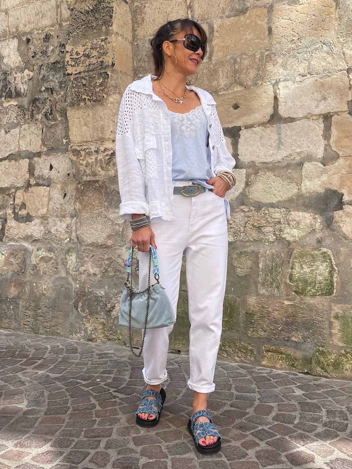 Top broderie bleu