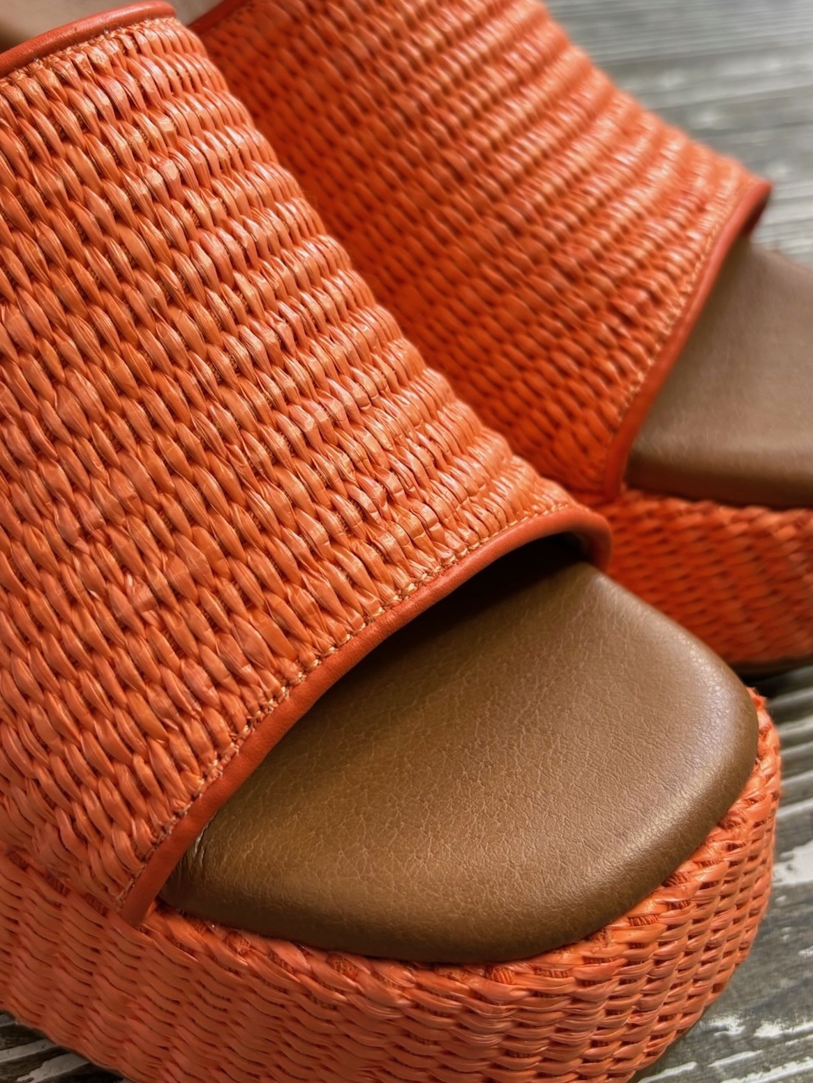Mules compensées paille orange