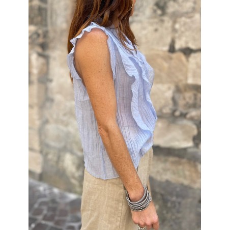 Top bleu à volants