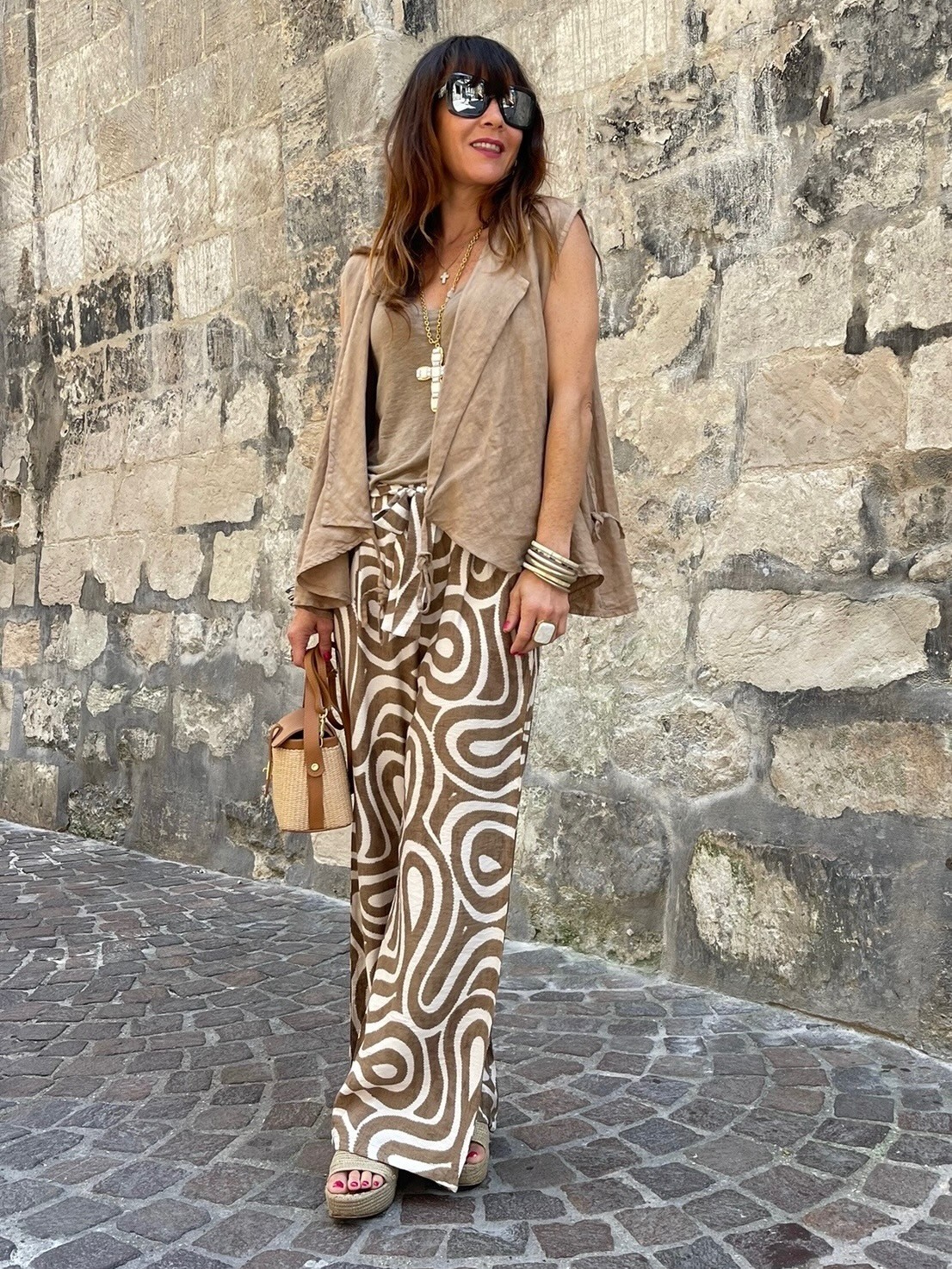 Pantalon fluide camel à motifs