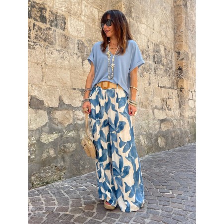 Pantalon fluide bleu à motifs