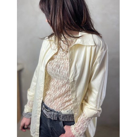 Top tout dentelle jaune