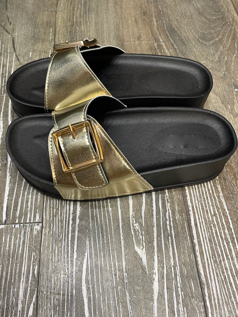 Mules boucles dorées