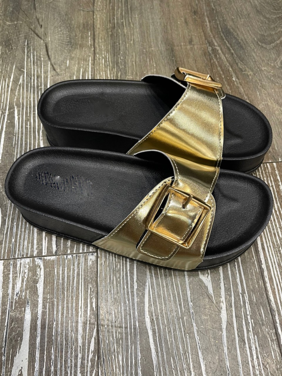 Mules boucles dorées