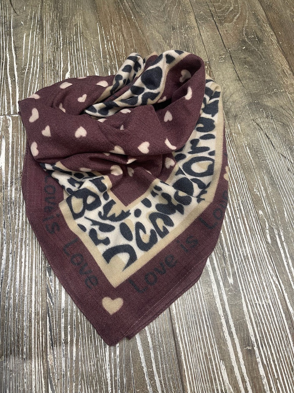Foulard Carré Love bordeaux