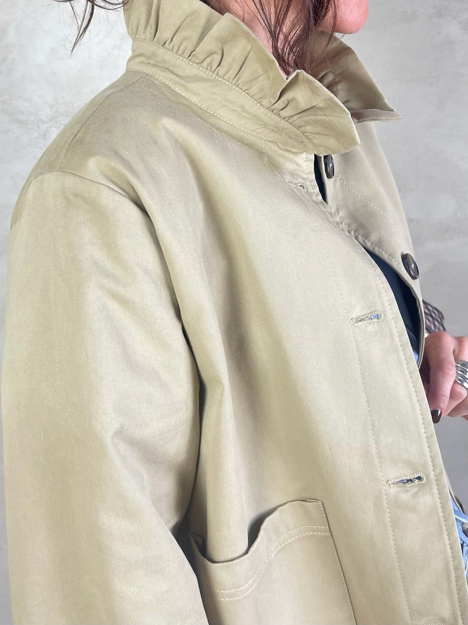 Trench col volant