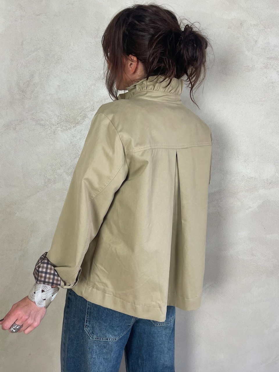 Trench col volant