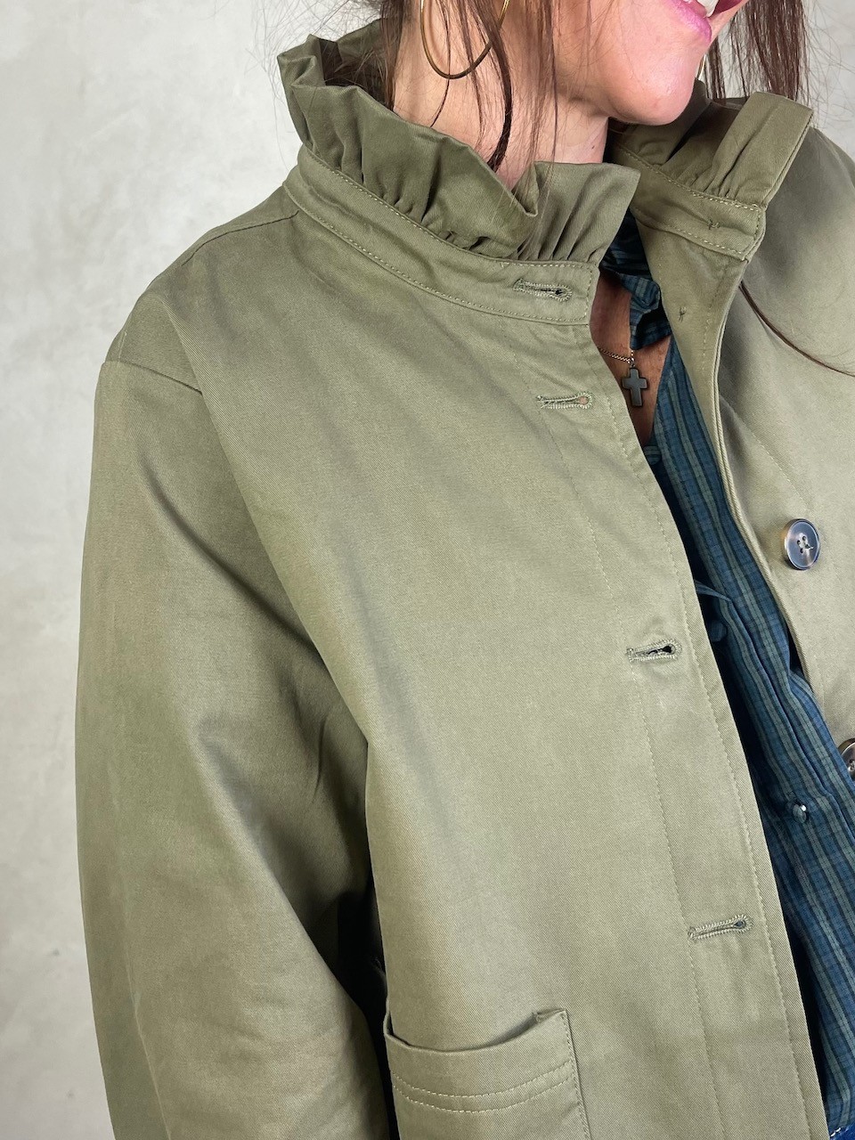 Trench col volant