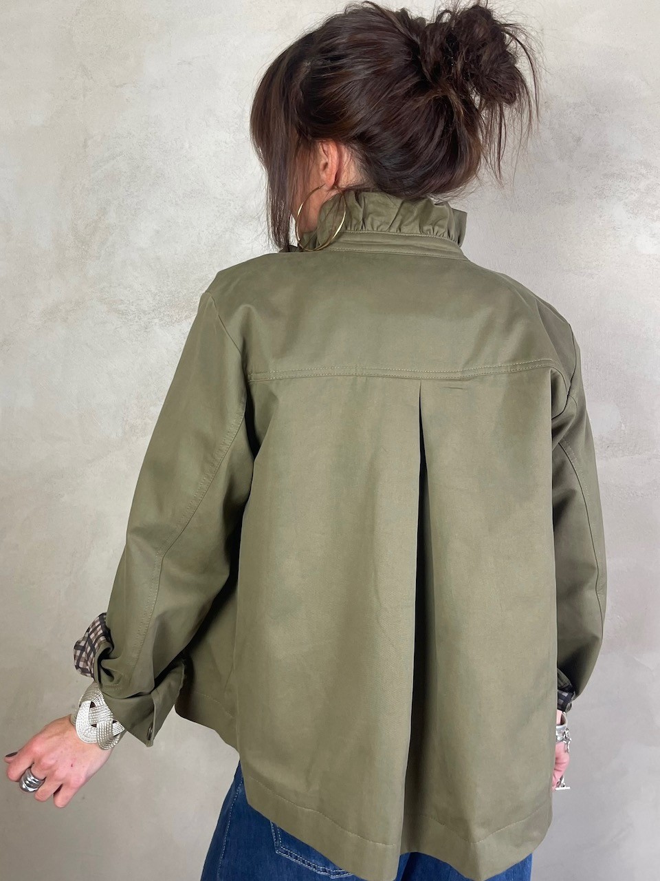 Trench col volant