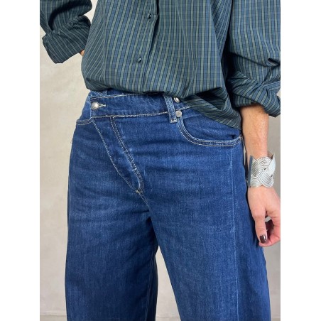 Jean boutonnière en biais