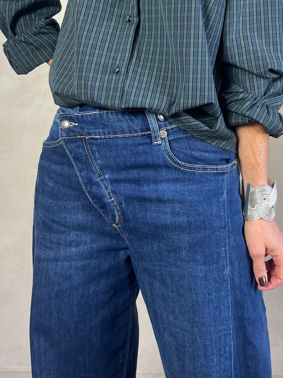 Jean boutonnière en biais