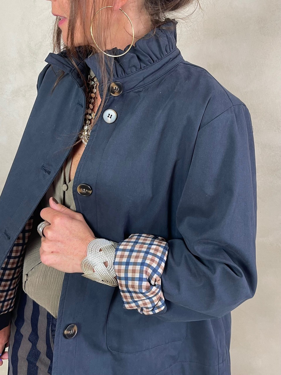 Trench col volant