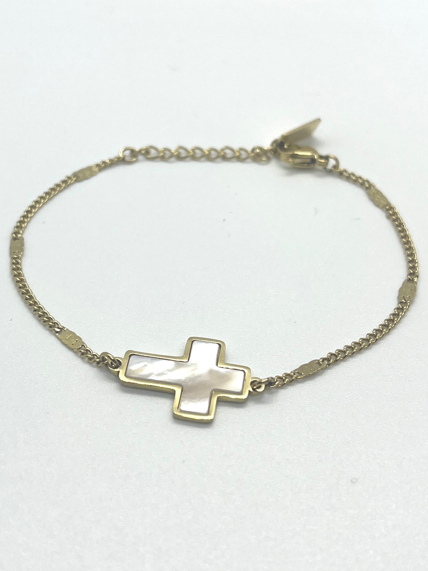 Bracelet croix nacrée or