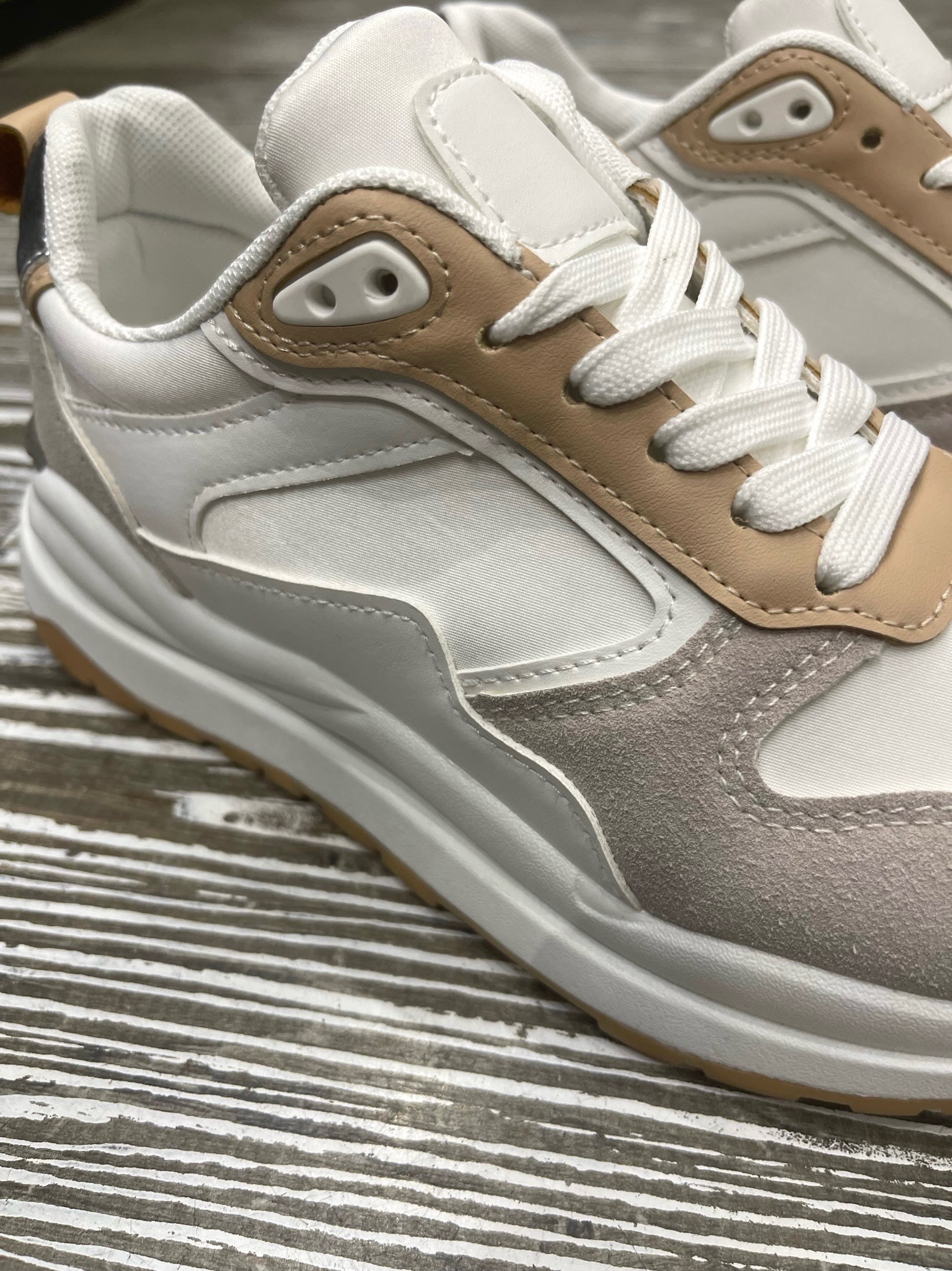 Baskets running taupe