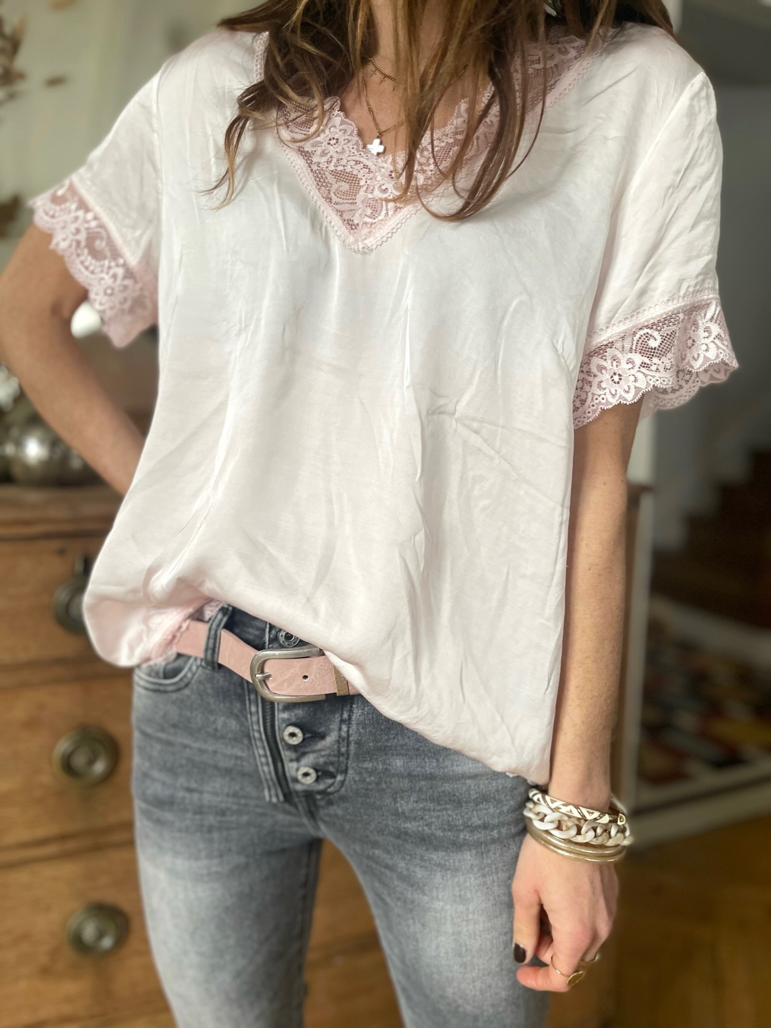 Top dentelle rose pâle