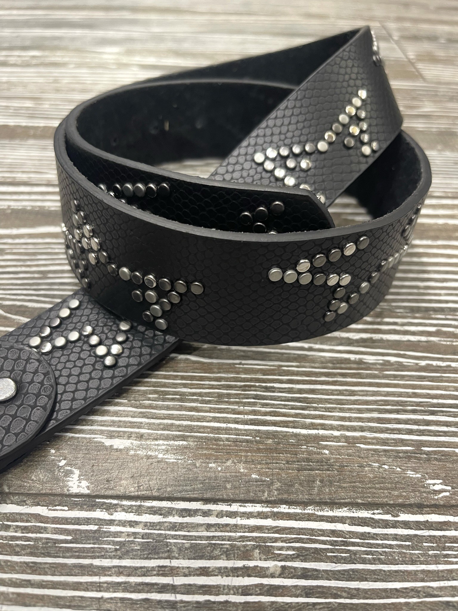 Ceinture clous étoile noire