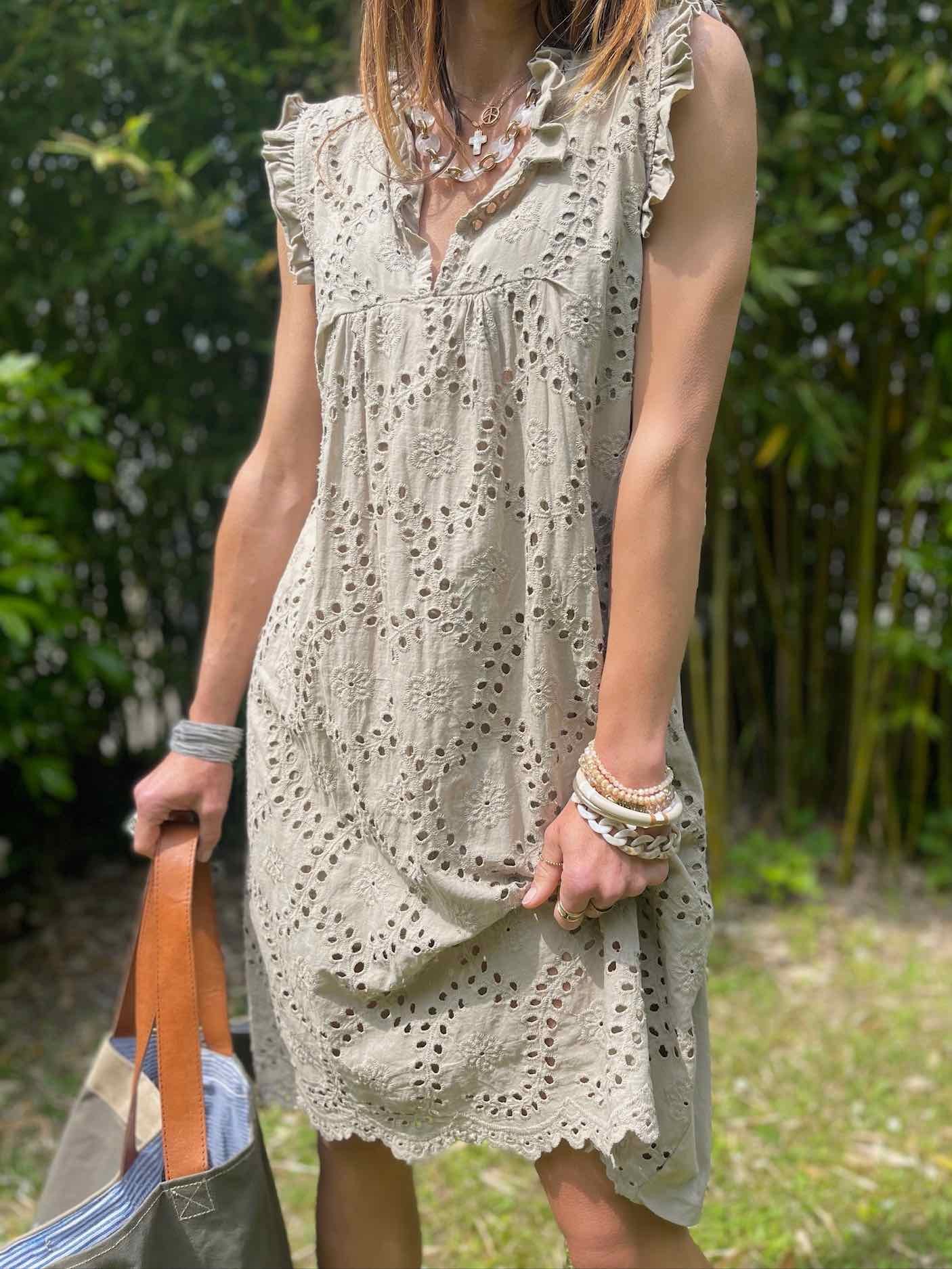 Robe broderie anglaise taupe