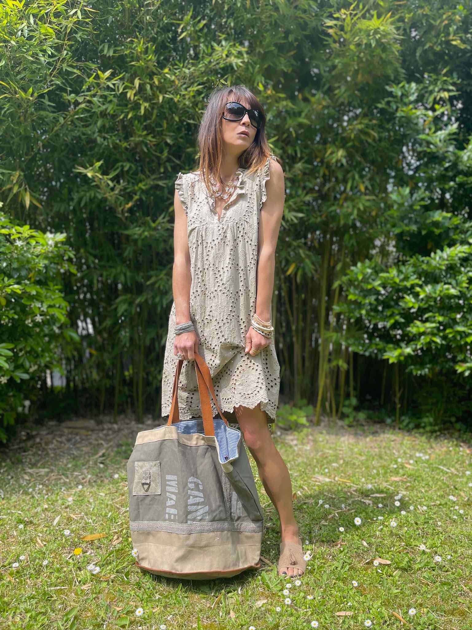Robe broderie anglaise taupe
