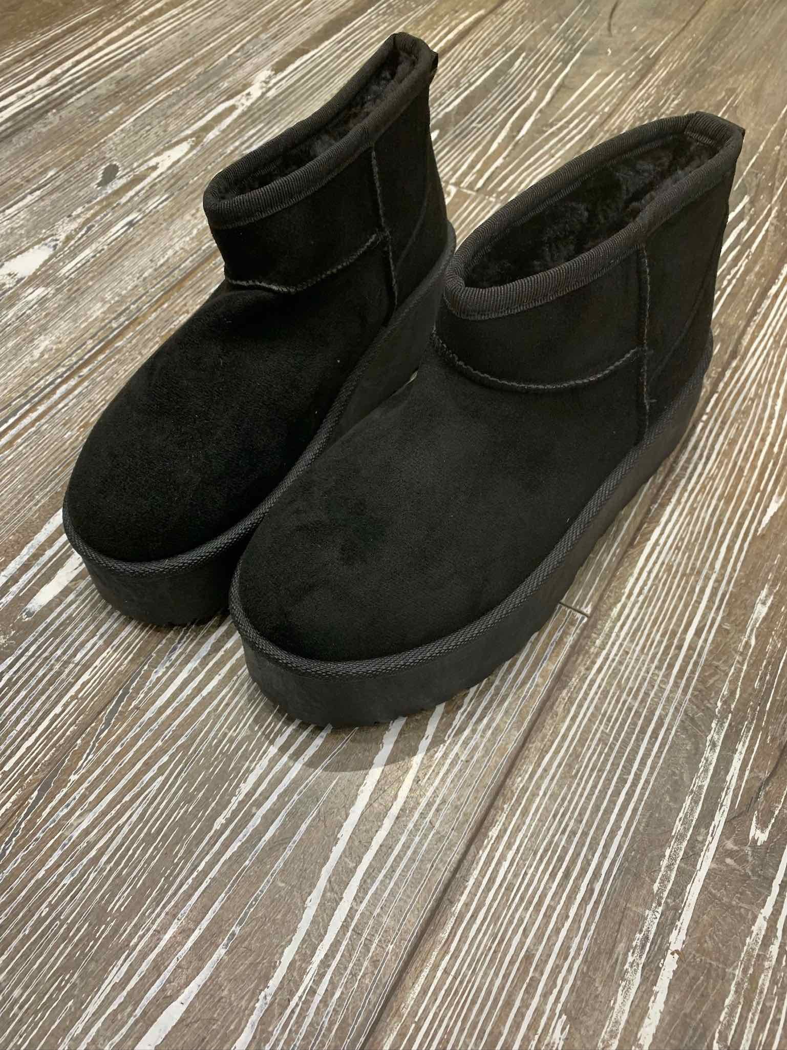 Mini boots fourrées noires
